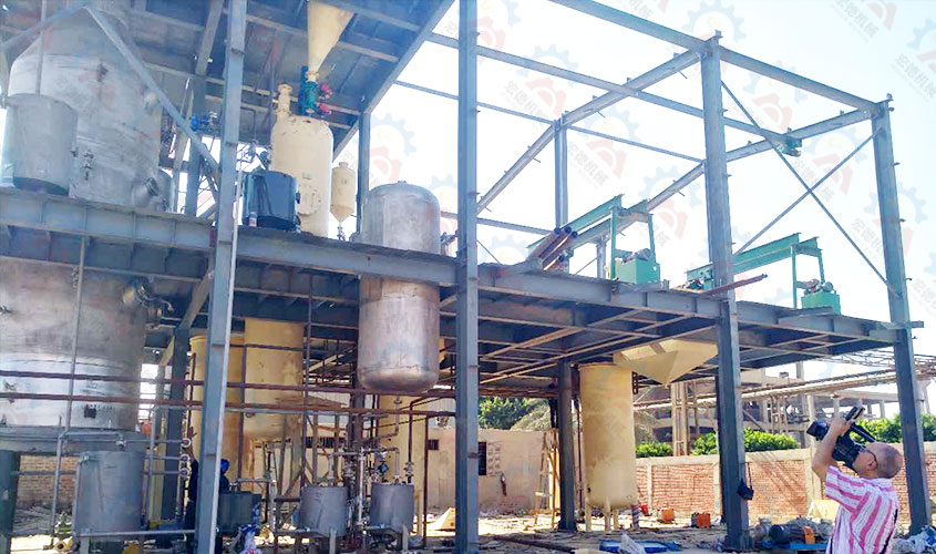 菜籽油<a href=http://www.fspayy.com/jinglian/ target=_blank class=infotextkey>精煉油設(shè)備</a>脫膠工藝簡述